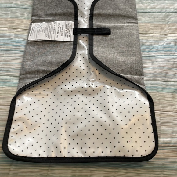 Skip hop diaper changing station - Picture 4 of 11